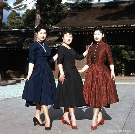 Three women in 1950's Japan showing off their beautiful fits! : r ...