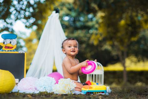 Outdoor baby portraits - The Baby Stories