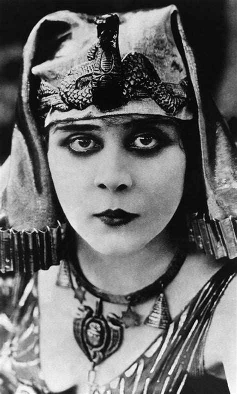 Cleopatra, Theda Bara, 1917 Photograph by Everett | Fine Art America