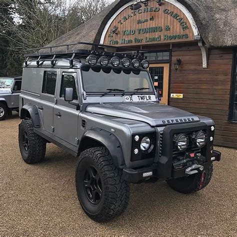 Awesome 110 XS down at @tmd_defenderspecialist!! #LandRoversofLondon #LandRover # ...