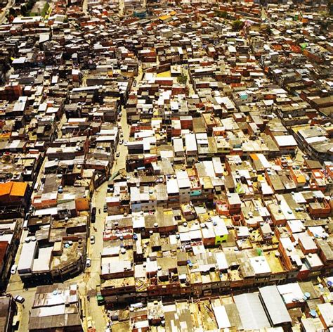 São Paulo, The Challenge of the Favelas. A cidade informal no século 21 - Planum - The journal ...