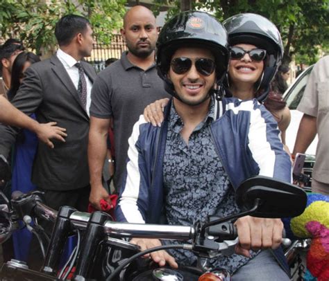 Sidharth Malhotra Took Jacqueline Fernandez On A Bike Ride Like A Gentleman