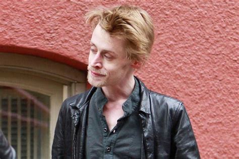 Macaulay Culkin Height Weight Body Statistics - Healthy Celeb