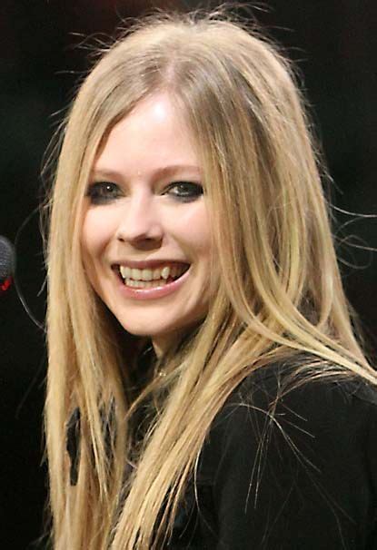 Avril Lavigne | Bad teeth, Avril lavigne, Teeth