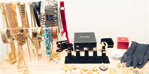 A Step-by-Step Guide to Buying Jewelry from a Pawn Shop - Coveteur ...