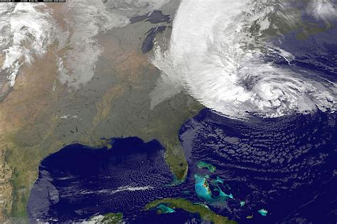 Meteorolog advarer om muligt ragnarok: Sandy er på størrelse med ...