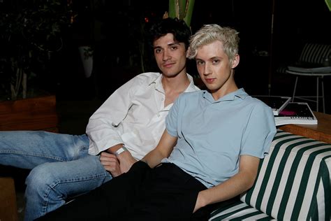 Who Is Troye Sivan's Boyfriend? Golden Globe Nominee Dating Model Jacob Bixenman | IBTimes