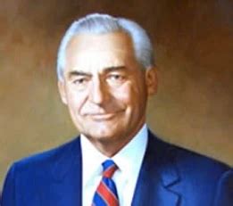 Sam Walton - BIOGRAPHY OF BILLIONAIRES, MILLIONAIRES & FAMOUS PEOPLE