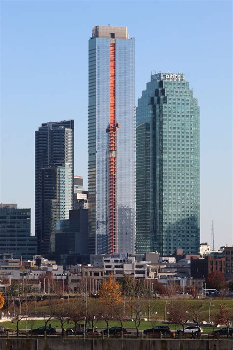 Skyline Tower's Façade Wrapping Up as Exterior Hoist Comes Down, in Long Island City - New York ...