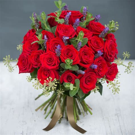 5 Ways to Keep Your Valentine’s Day Roses Fresh | The Real Flower Company blog