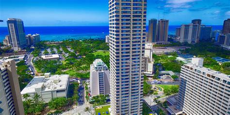 Affordable Waikiki Hotel | Holiday Inn Express Waikiki