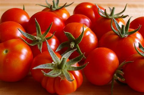 12 Steps to Follow to Grow Juicy Ripe Tomatoes - Urban Farm Online