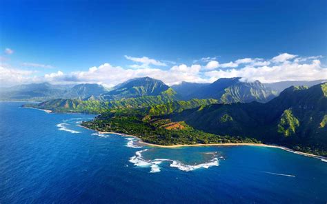 This Is the Best Time to Book an Affordable Winter Vacation to Hawaii