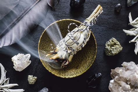 A Beginners Guide To Smudging Your Space