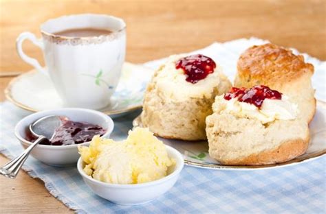 Scientists prove that the Devon way of making Cream Teas is CORRECT ...