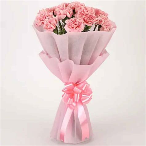 Pretty Pink Carnations Bouquet | Yummy cake