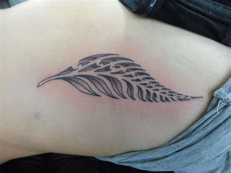 New Zealand silver fern in black and gray. Tattoo | Tattoos, Maori tattoo designs, Fern tattoo