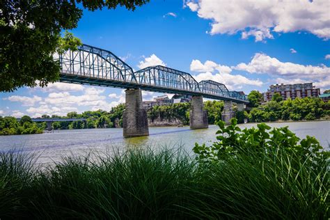 Picture taken of the Walking Bridge this afternoon. : r/Chattanooga