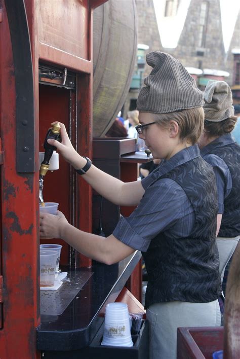 DSC06281 | Butterbeer on Tap Hogsmeade Universal Studios: Is… | Flickr