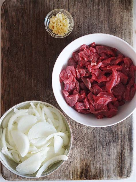 Bistec Encebollado (Steak with Onions) | Muy Delish