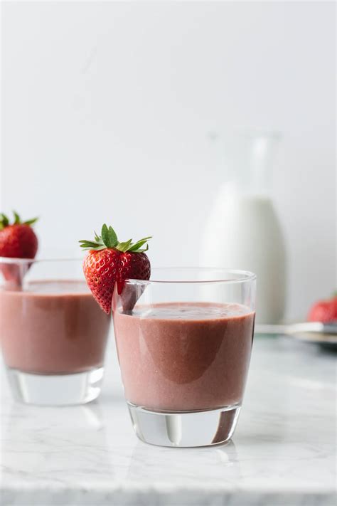 Strawberry Acai Smoothie - Downshiftology