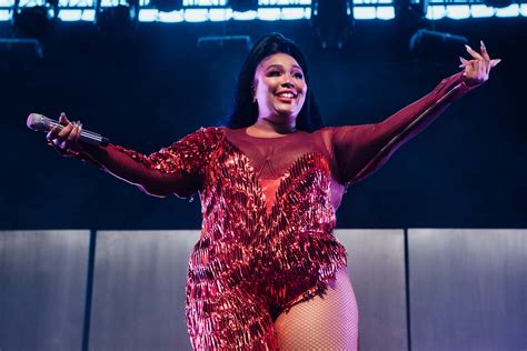 TikTok reinstates Lizzo swimsuit videos after both parties 'talk' | MEAWW