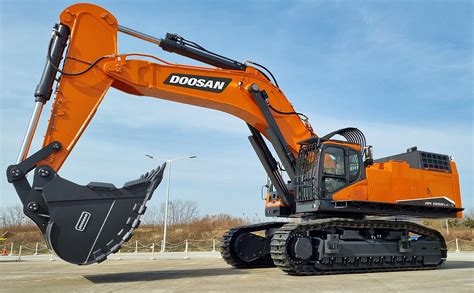 Doosan Infracore launches 100-ton excavator - Machinery | PMV Middle East