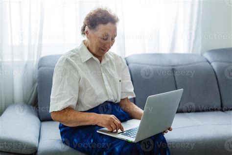 Smile senior sitting using laptop 16782916 Stock Photo at Vecteezy