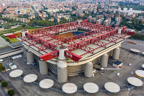 Estadio San Siro De Milán Foto de stock y más banco de imágenes de ...