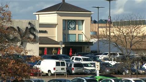 New chaperone policy goes into effect at Garden State Plaza Mall in Paramus, New Jersey - ABC7 ...