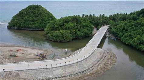 Bridge Connects Tourists To Popular Beaches In Sipalay City | PAGEONE