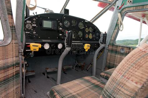 Cockpit of Vintage Airplane Stock Photo - Image of airplane, computer: 17018398