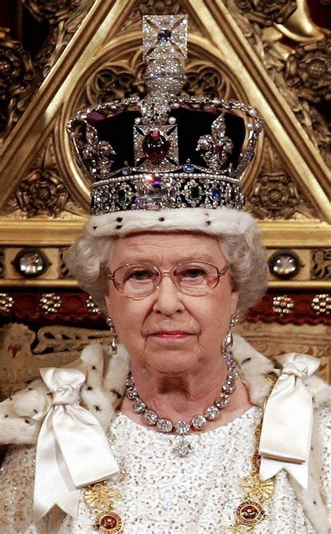 34 Things You Didn't Know About Queen Elizabeth | Royal crown jewels, Queen elizabeth, Queen ...