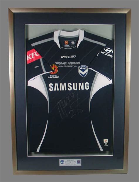 Framed jersey, Melbourne Victory A-League Grand Final 2007 - signed by ...