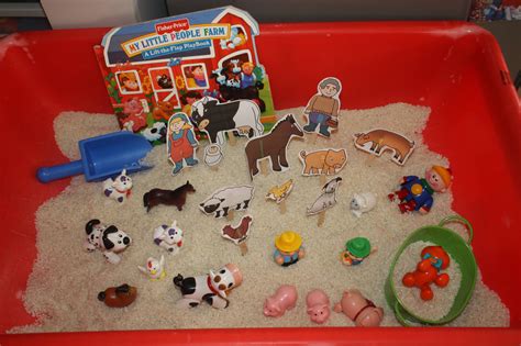 Farm Sensory Bin & Picture Book Play!