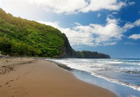 Pololu Valley Beach in Big Island - Hawaiian Planner