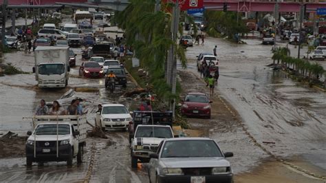 Hurricane Otis survivors search for friends and necessities in ...