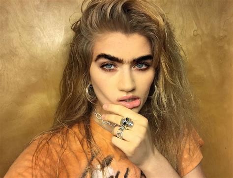 Model Refuses To Pluck Her Unibrow, Challenges Beauty Stereotypes | Bored Panda