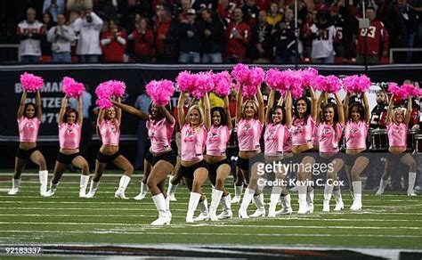 1,299 Chicago Bears Cheerleaders Stock Photos, High-Res Pictures, and ...