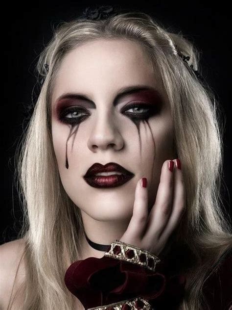 Happy Halloween Day: 22 Halloween Vampire Makeup Ideas