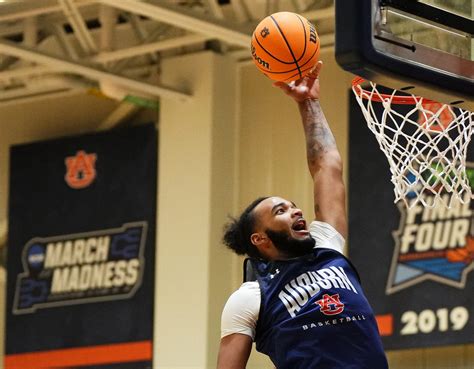 Johni Broome is getting used to Auburn basketball — and vice versa