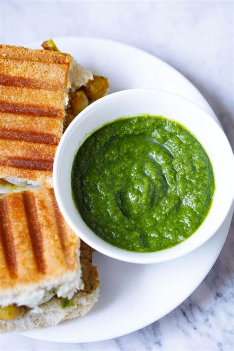 Coriander Chutney (Indian Cilantro Chutney)