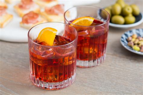 Negroni cocktail - Italian recipes by GialloZafferano