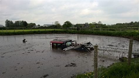 Farmer has lucky escape after tractor becomes submerged in slurry pit - Agriland.ie