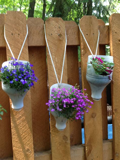 Recycle Plastic Bottles as Hanging Pots | Macetas recicladas colgantes, Macetas colgantes, Ideas ...