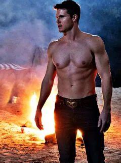 Robbie Amell goes shirtless in The Babysitter: Killer Queen - EroFound