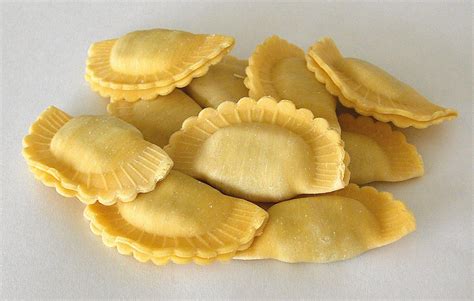 Cappelletti pelmeni agnolotti forming pasta machine