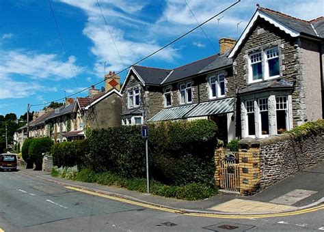 Chapel Road houses, Llanharan © Jaggery cc-by-sa/2.0 :: Geograph Britain and Ireland