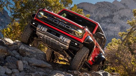 Ford Will Teach Bronco Raptor Owners How To Drive Off-Road