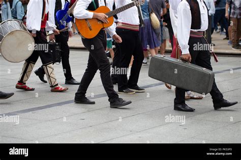 Serbian folk dance group Stock Photo - Alamy